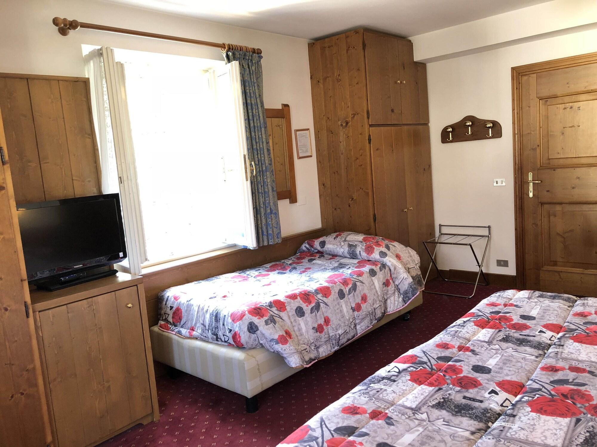 Hotel Majoni 코르티나 담페조 외부 사진