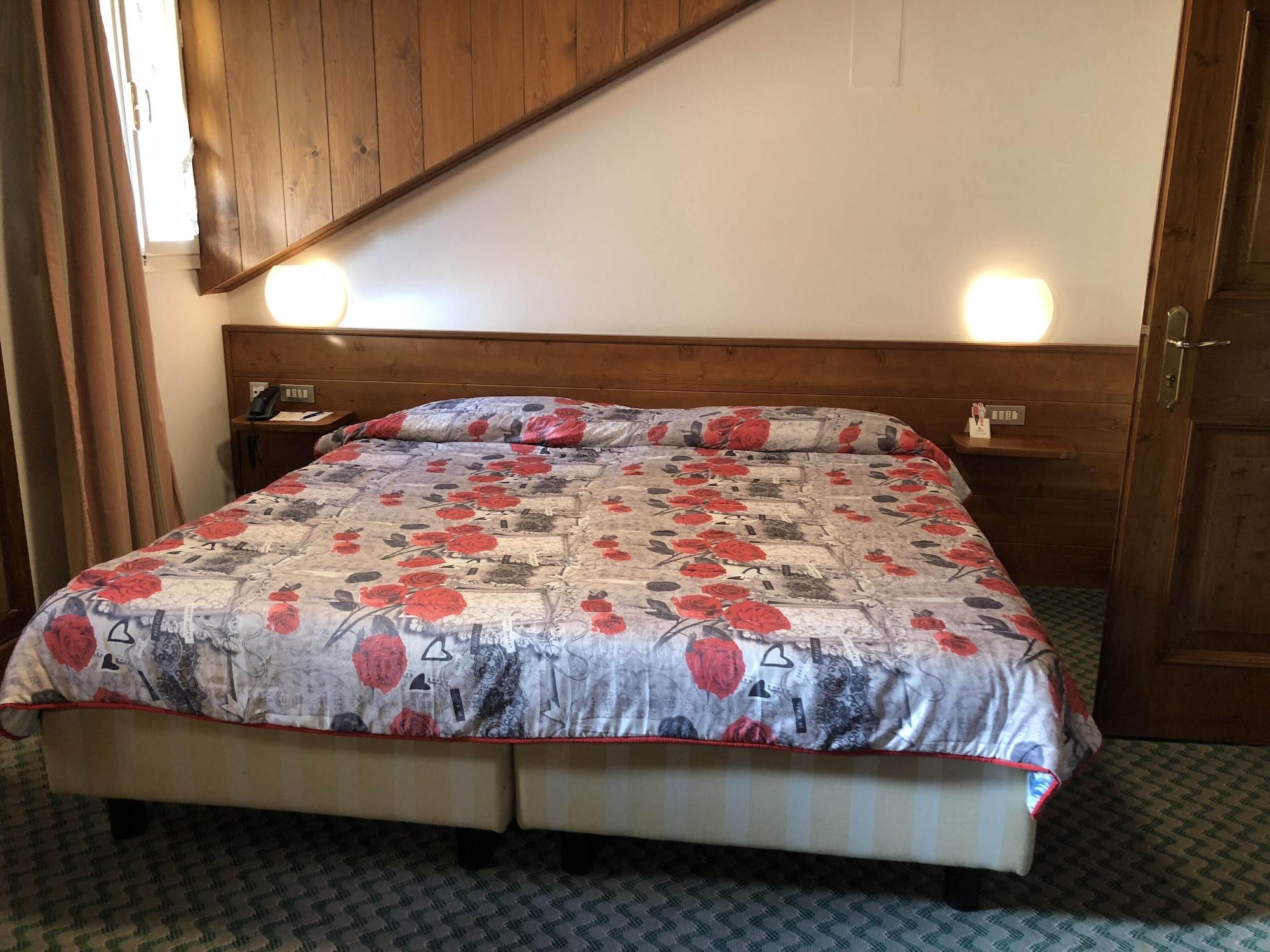 Hotel Majoni 코르티나 담페조 외부 사진