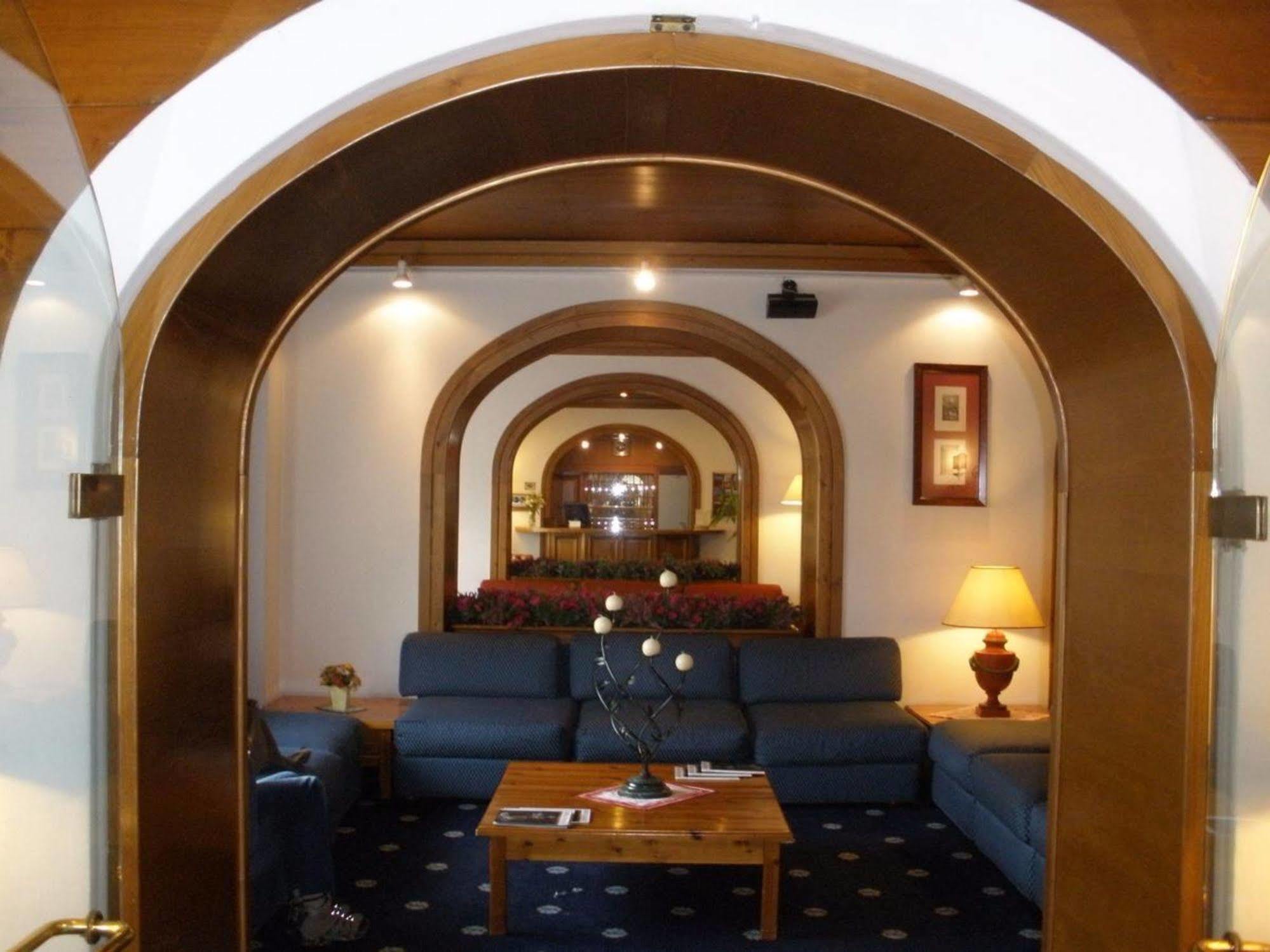 Hotel Majoni 코르티나 담페조 외부 사진